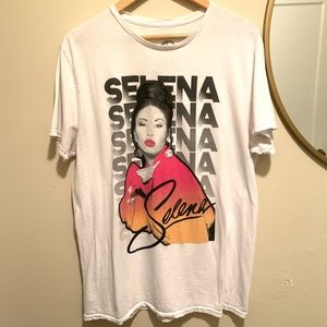 Selena Tee